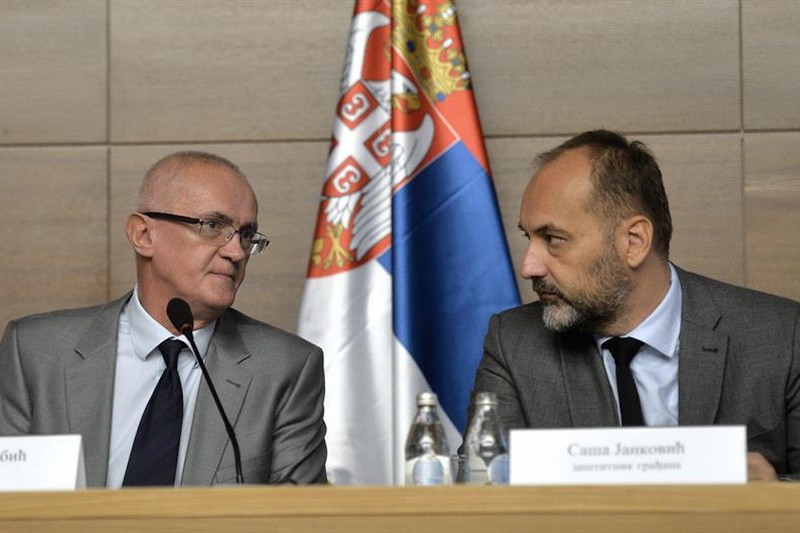 Iako su obavljali funkcije koje su po Ustavu apolitične, Saša Janković i Rodoljub Šabić radili su sve suprotno ustavnim i zakonskim odredbama u potpunosti politizujući institucije koje su im poverene na upravljanje